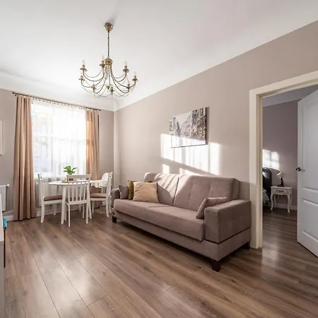 Stylish Latvian Classic 1-Bedroom Apartment Near City Center, Parks & Public Transport Links Riga Exterior photo