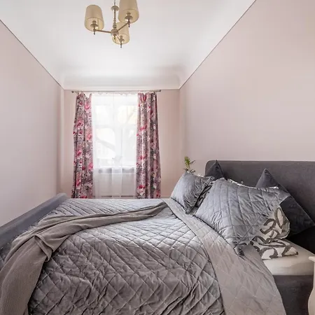Stylish Latvian Classic 1-Bedroom Apartment Near City Center, Parks & Public Transport Links Riga Exterior photo