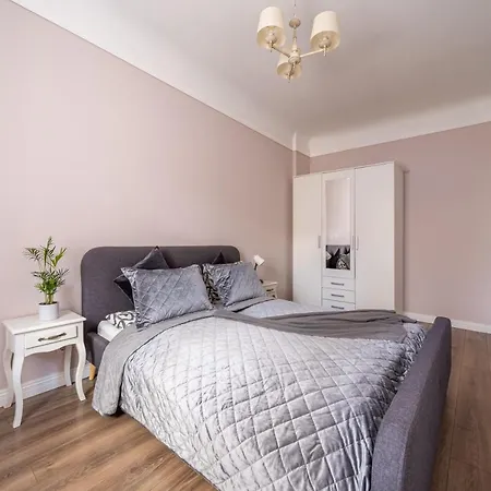 Stylish Latvian Classic 1-Bedroom Apartment Near City Center, Parks & Public Transport Links Riga Exterior photo