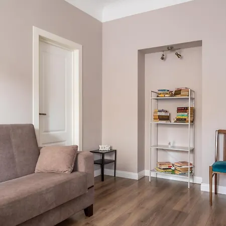 Stylish Latvian Classic 1-Bedroom Apartment Near City Center, Parks & Public Transport Links Riga Exterior photo