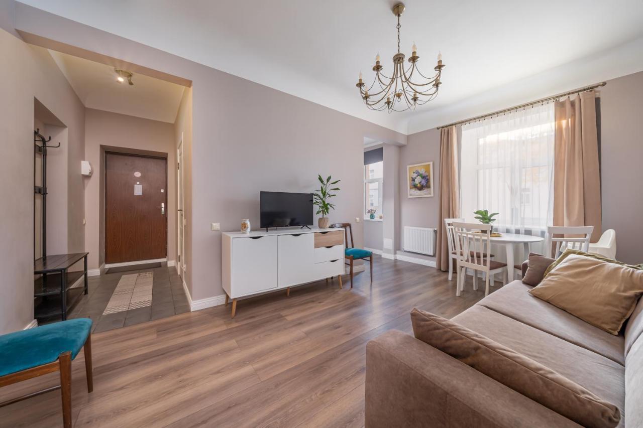 Stylish Latvian Classic 1-bedroom Near Center, Parks & Public Transport Links Appartement