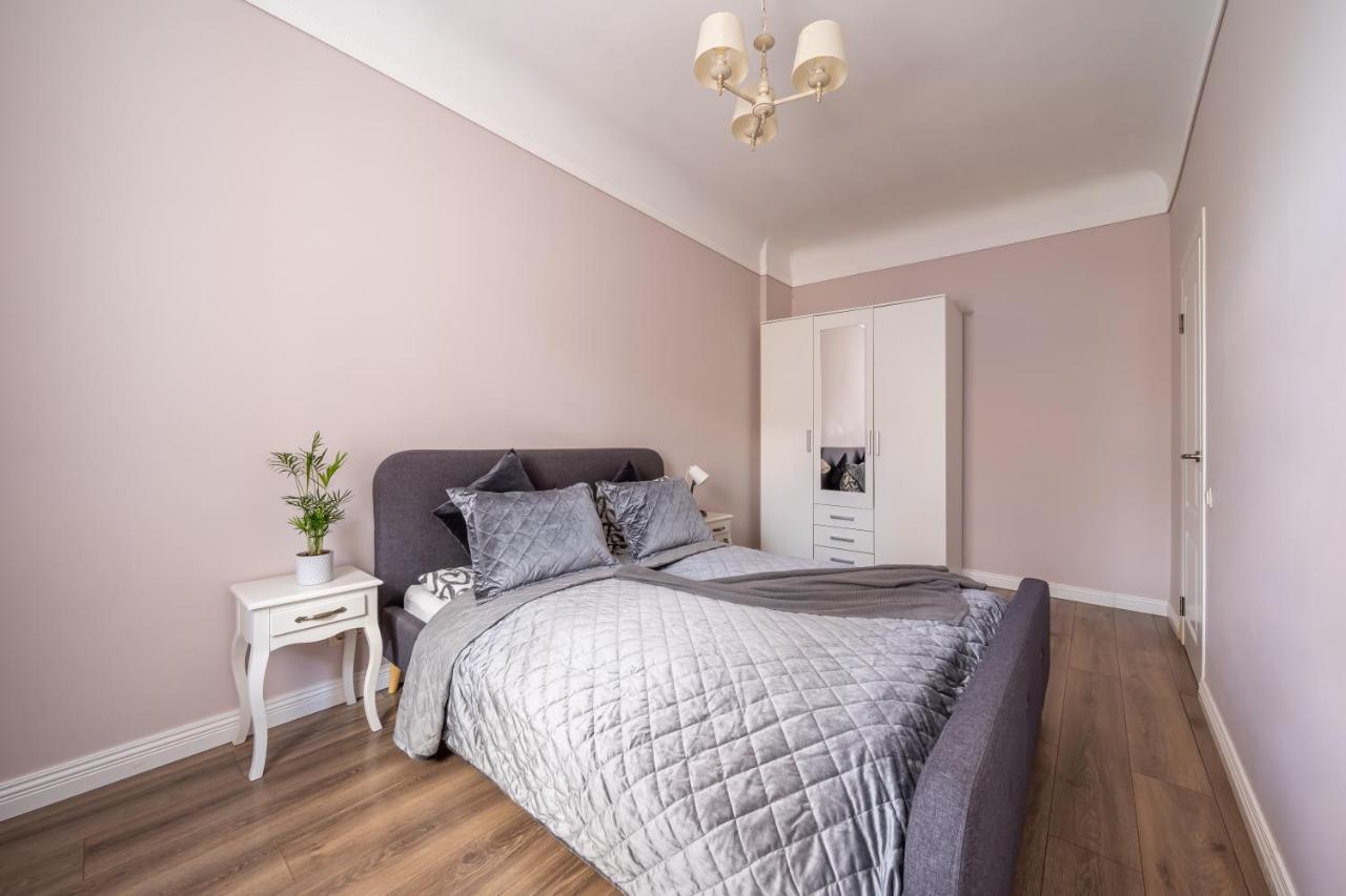 Stylish Latvian Classic 1-bedroom Near Center, Parks & Public Transport Links Korter
