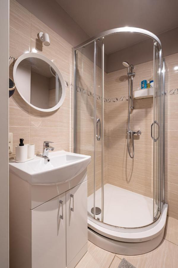 Stylish Latvian Classic 1-bedroom Near Center, Parks & Public Transport Links Korter Riga